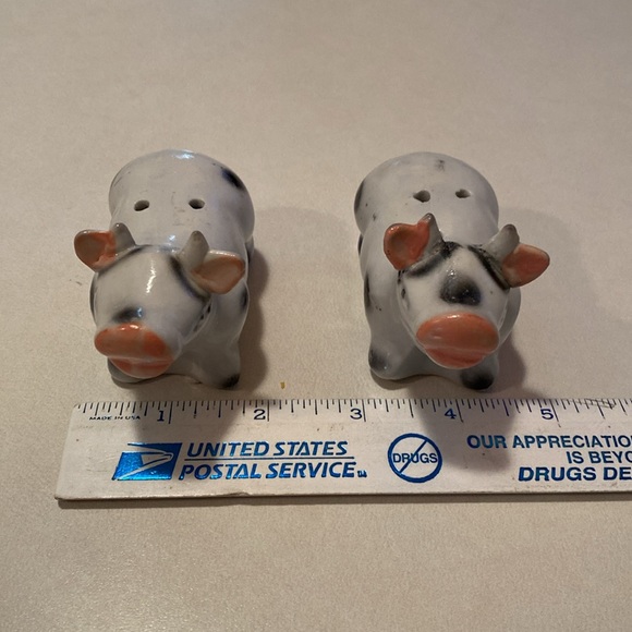 Vintage Cow Salt and Pepper Set - add to your collection!! - Picture 2 of 6